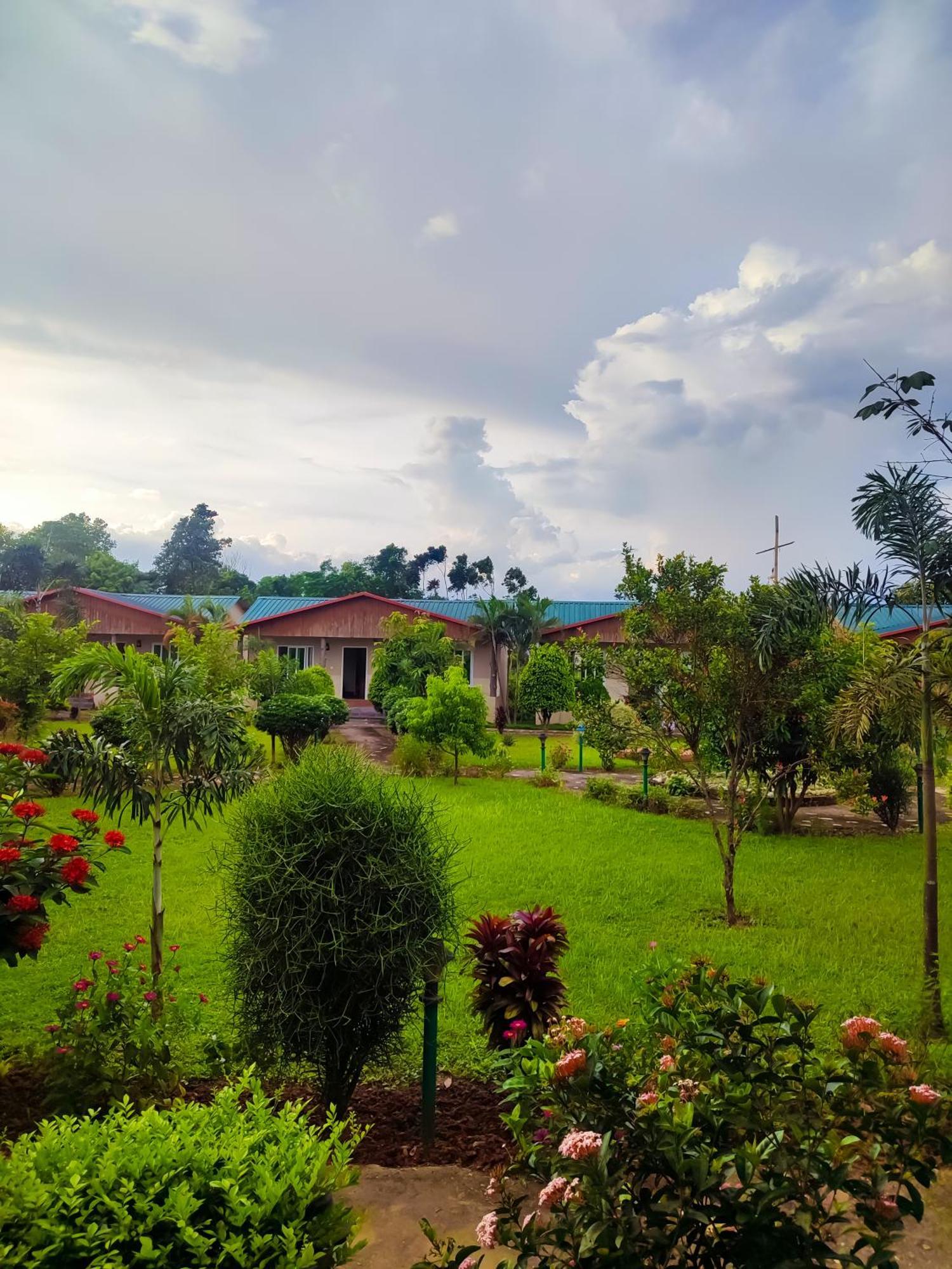 Greenland Safari, Sauraha Exterior foto