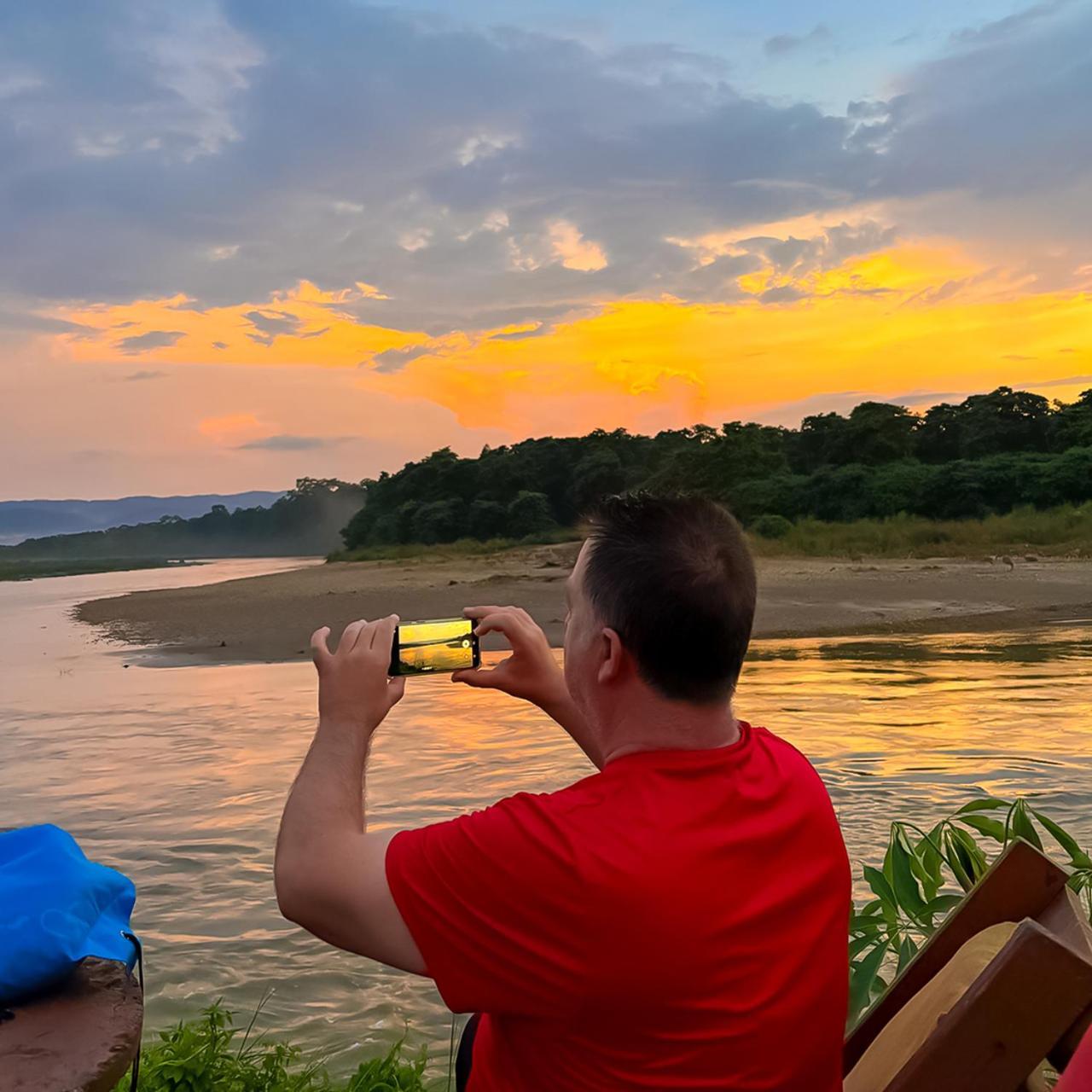 Greenland Safari, Sauraha Exterior foto